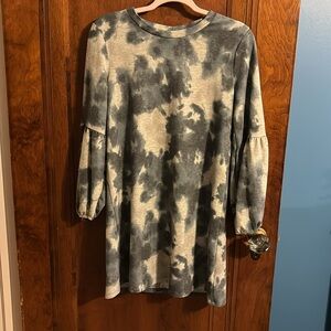 NWT Lily Rose Grey and White Tie Dye Long Sleeve Dress Size S